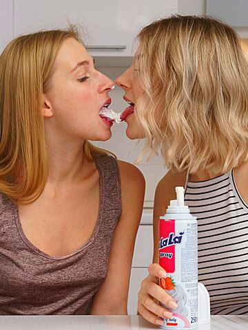 Cute Lesbians Eva Elfie And Elizabeth Evans Can't Get Enough Of Each Other