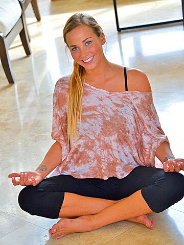 The Yoga Girl photos (Courtney Dillon)